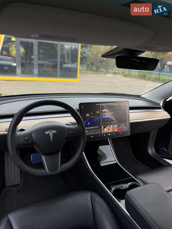 Седан Tesla Model 3 2019 в Киеве
