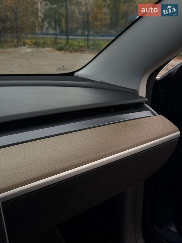 Седан Tesla Model 3 2019 в Киеве