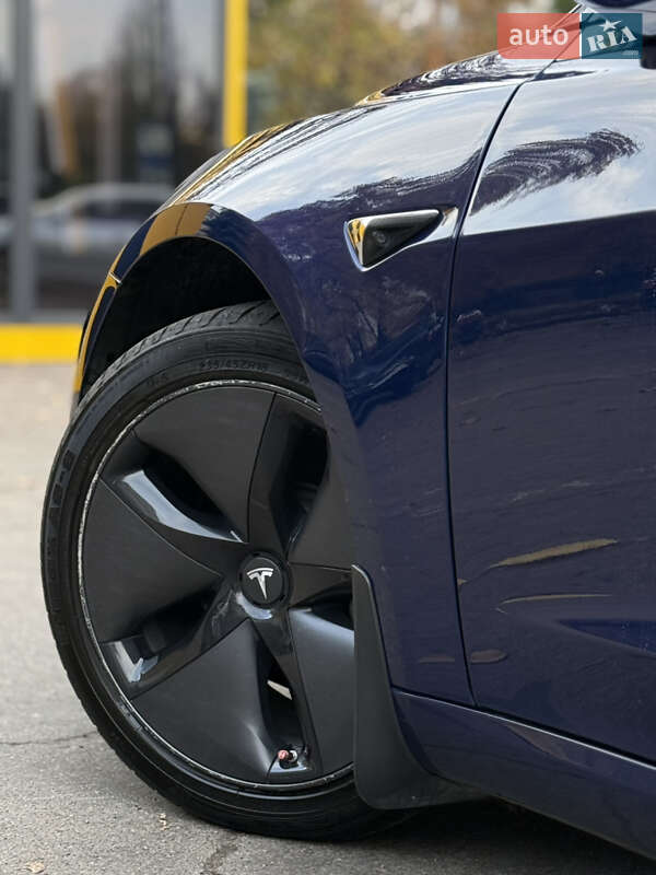 Седан Tesla Model 3 2019 в Киеве
