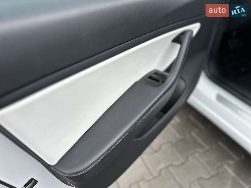 Седан Tesla Model 3 2018 в Владимире