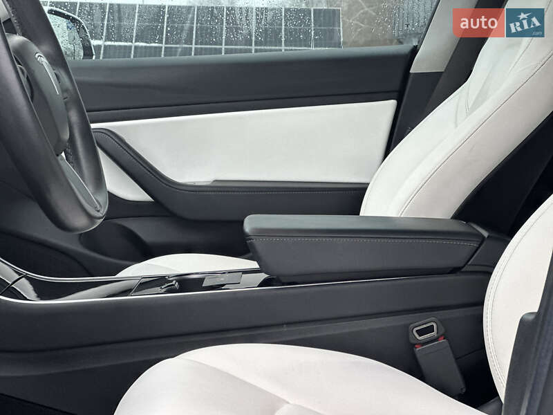 Седан Tesla Model 3 2018 в Владимире