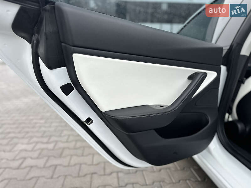 Седан Tesla Model 3 2018 в Владимире