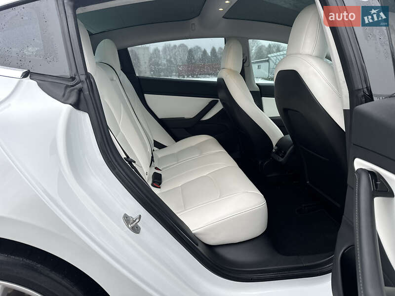 Седан Tesla Model 3 2018 в Владимире