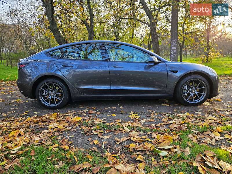 Седан Tesla Model 3 2023 в Одесі