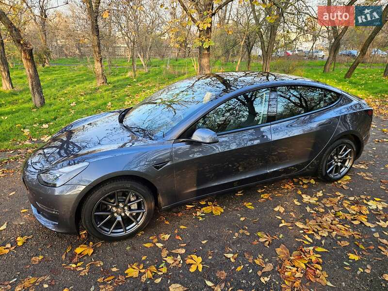 Седан Tesla Model 3 2023 в Одесі