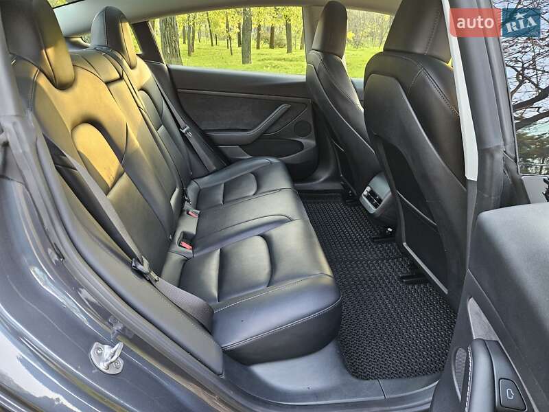 Седан Tesla Model 3 2023 в Одесі