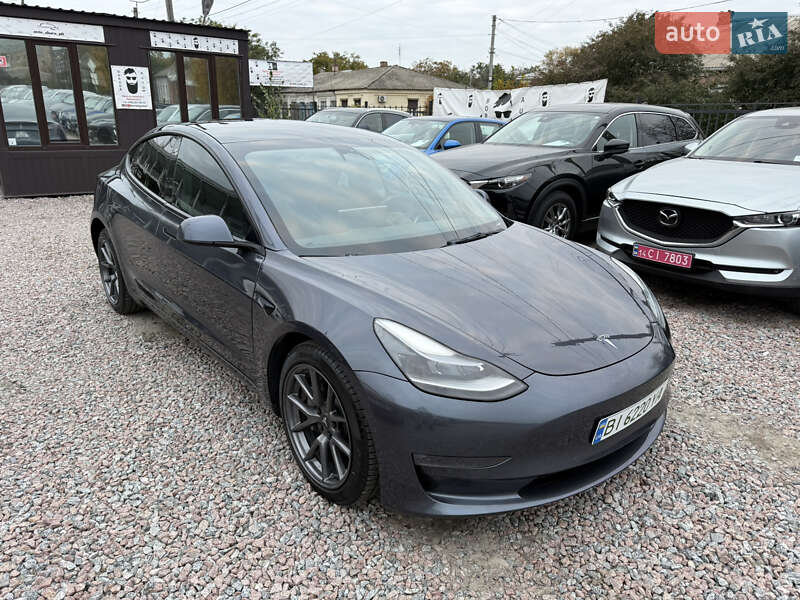 Седан Tesla Model 3 2021 в Полтаві