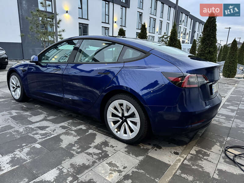 Седан Tesla Model 3 2022 в Киеве