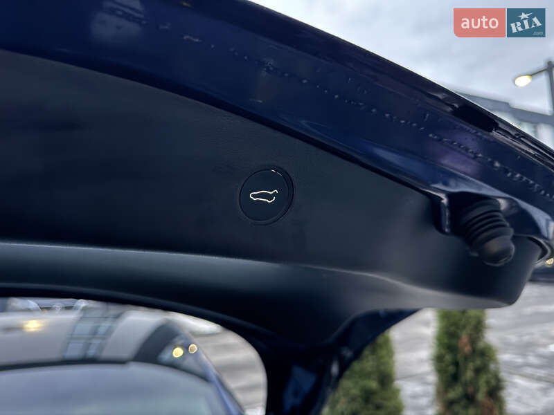 Седан Tesla Model 3 2022 в Киеве