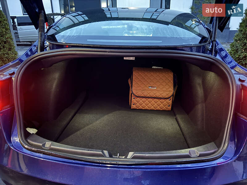 Седан Tesla Model 3 2022 в Киеве