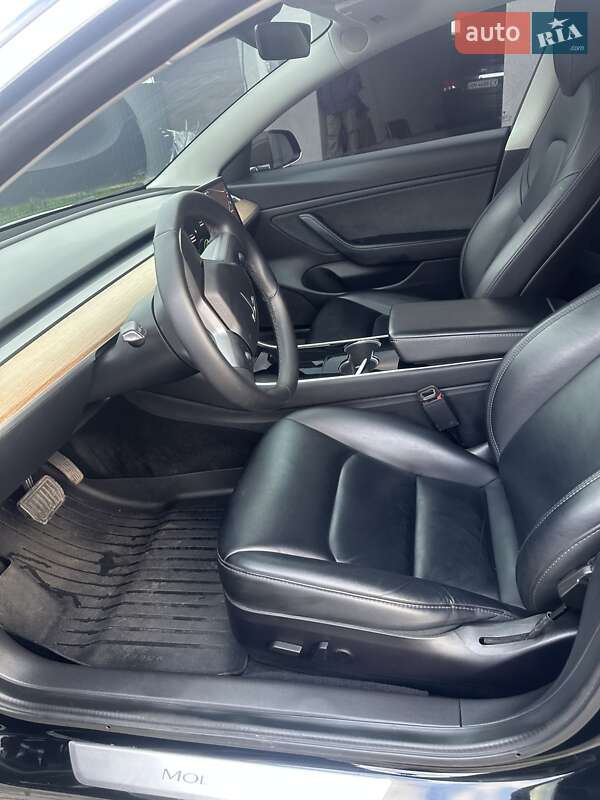 Седан Tesla Model 3 2019 в Житомирі