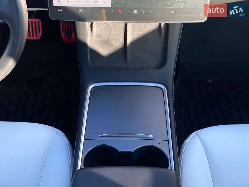 Седан Tesla Model 3 2021 в Львові