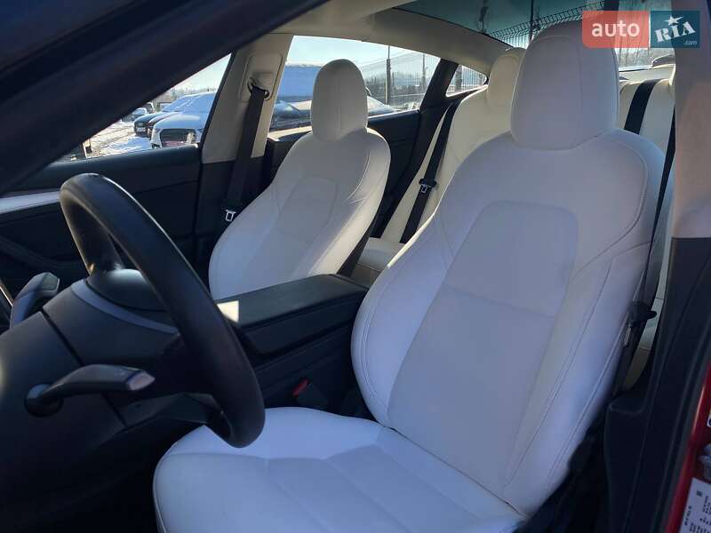 Седан Tesla Model 3 2021 в Львові