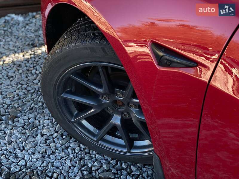 Седан Tesla Model 3 2021 в Львові