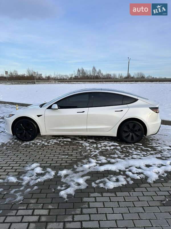 Седан Tesla Model 3 2024 в Львові