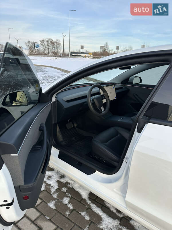 Седан Tesla Model 3 2024 в Львові