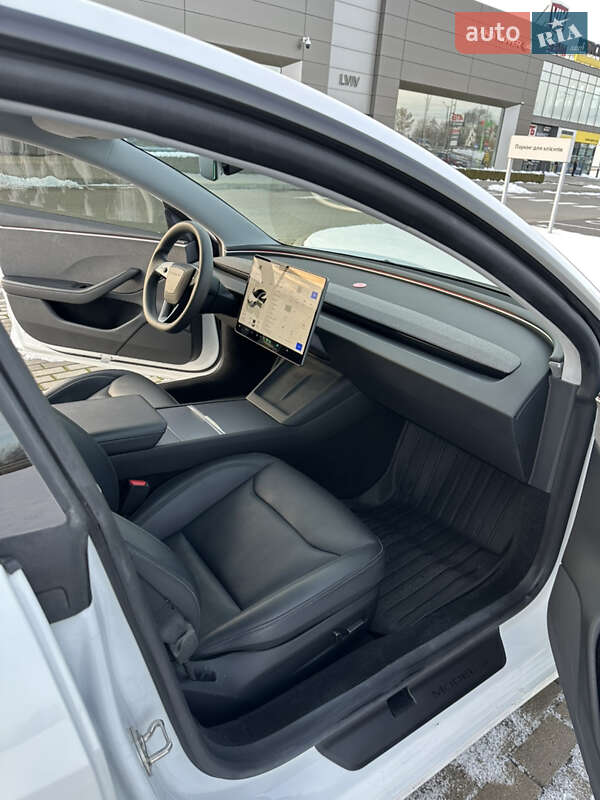 Седан Tesla Model 3 2024 в Львові