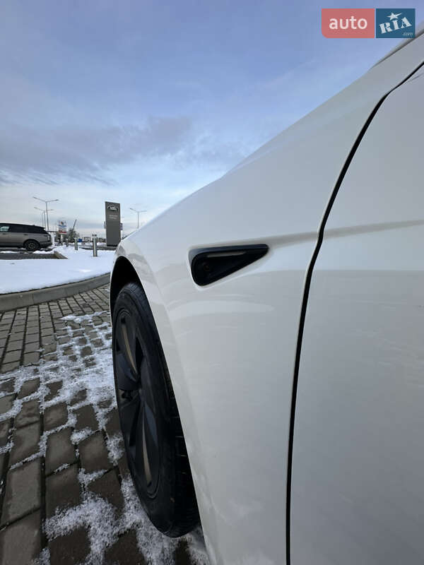 Седан Tesla Model 3 2024 в Львові