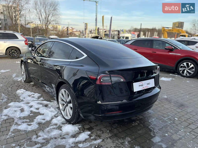 Седан Tesla Model 3 2019 в Львове