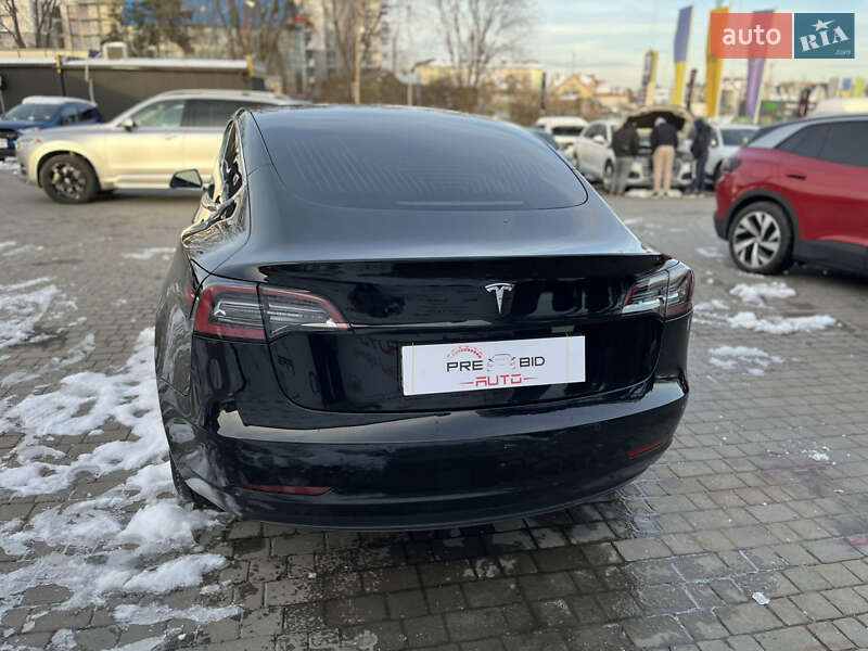 Седан Tesla Model 3 2019 в Львове