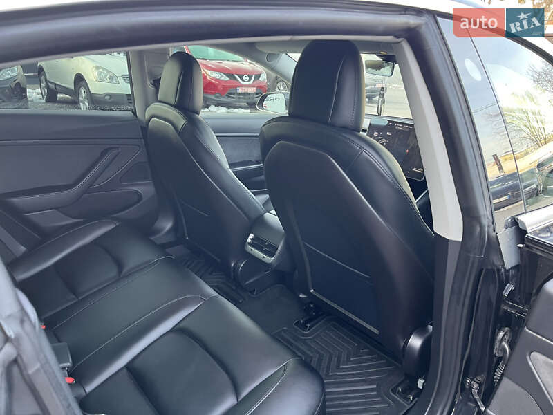 Седан Tesla Model 3 2019 в Львове