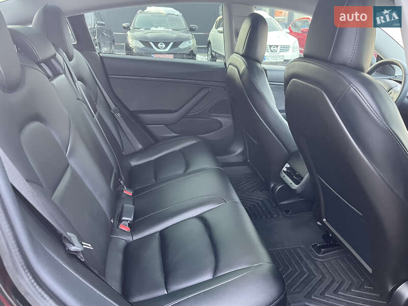 Седан Tesla Model 3 2019 в Львове