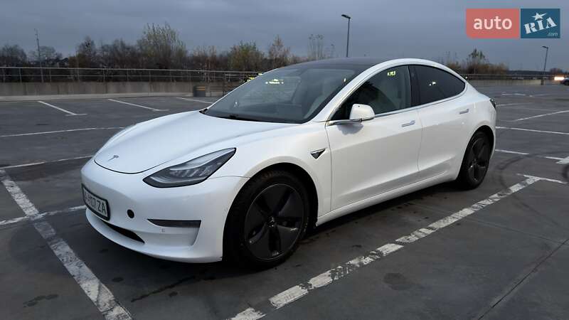 Седан Tesla Model 3 2020 в Києві