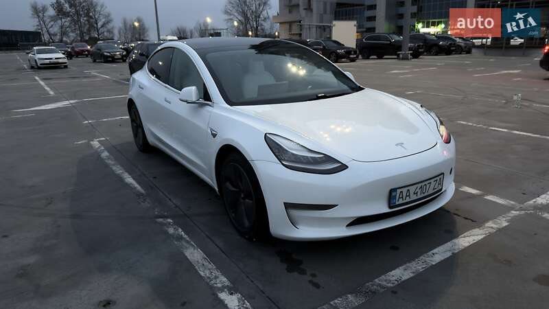 Седан Tesla Model 3 2020 в Києві