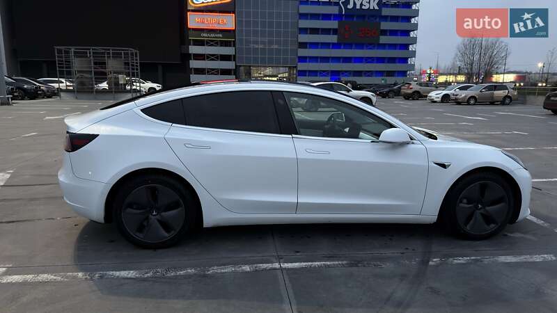 Седан Tesla Model 3 2020 в Києві