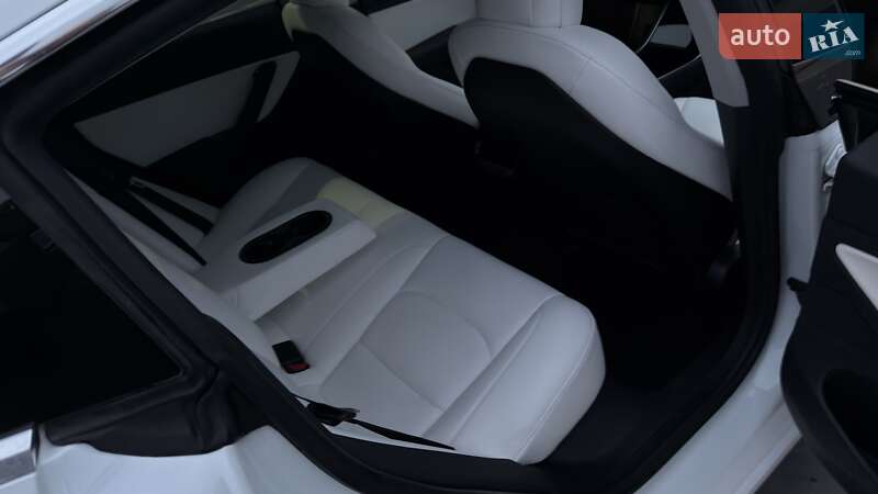 Седан Tesla Model 3 2020 в Києві