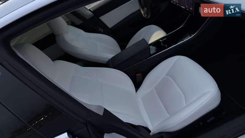Седан Tesla Model 3 2020 в Києві