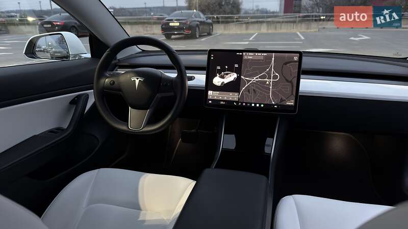 Седан Tesla Model 3 2020 в Києві