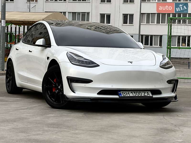 Седан Tesla Model 3 2017 в Одесі