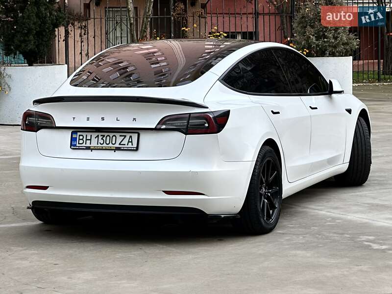 Седан Tesla Model 3 2017 в Одесі