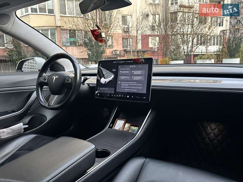 Седан Tesla Model 3 2017 в Одесі