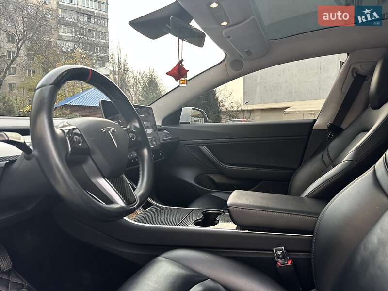 Седан Tesla Model 3 2017 в Одесі