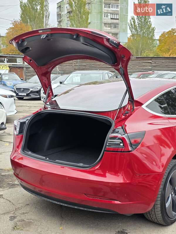 Седан Tesla Model 3 2018 в Запоріжжі