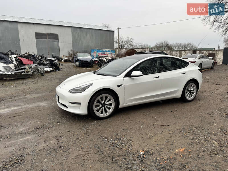 Седан Tesla Model 3 2022 в Ровно