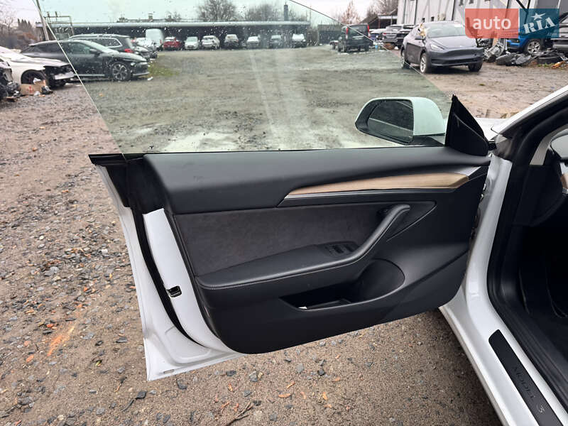 Седан Tesla Model 3 2022 в Ровно