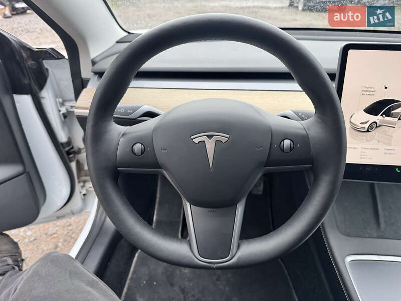 Седан Tesla Model 3 2022 в Ровно