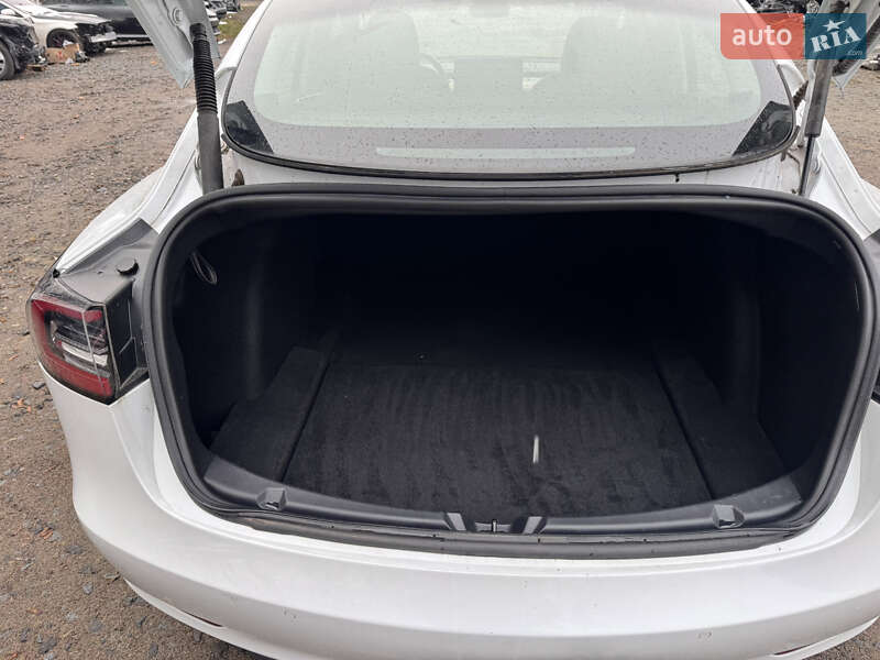 Седан Tesla Model 3 2022 в Ровно