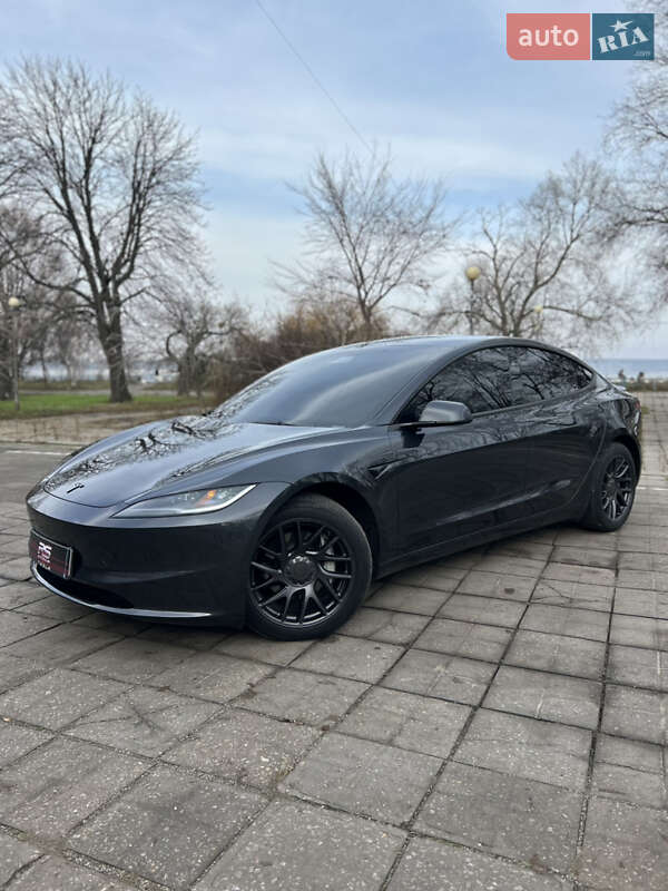 Седан Tesla Model 3 2024 в Запоріжжі