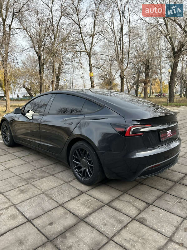 Седан Tesla Model 3 2024 в Запоріжжі