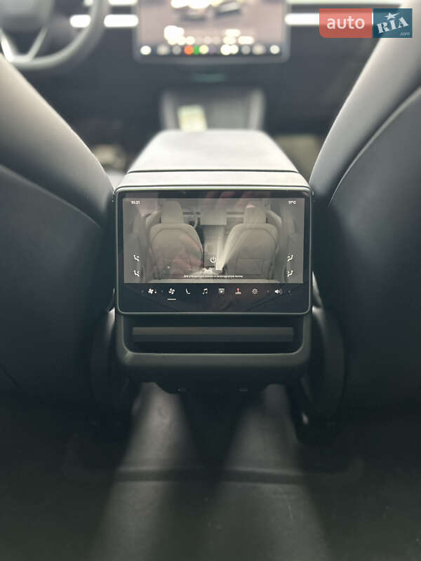 Седан Tesla Model 3 2024 в Запоріжжі