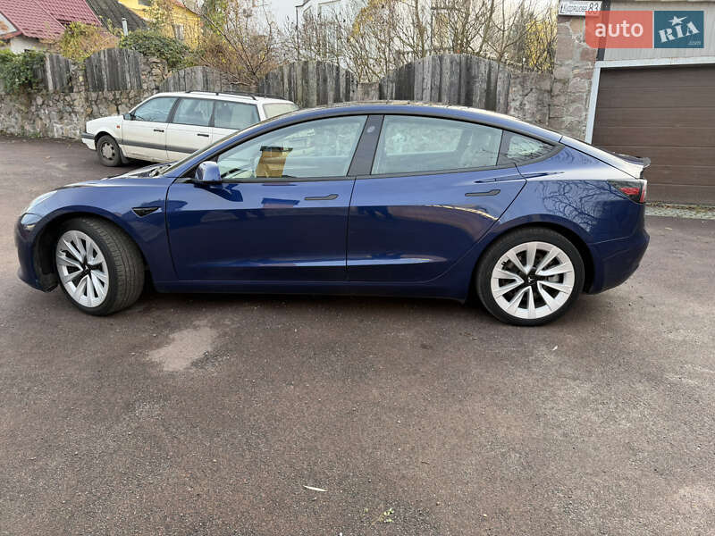 Седан Tesla Model 3 2022 в Киеве