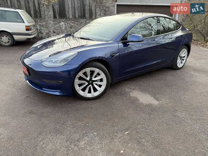 Седан Tesla Model 3 2022 в Киеве
