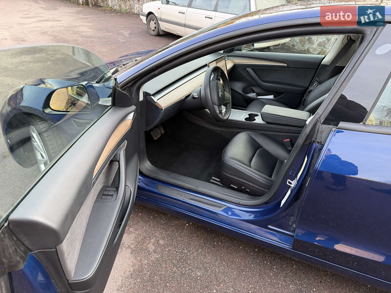 Седан Tesla Model 3 2022 в Киеве
