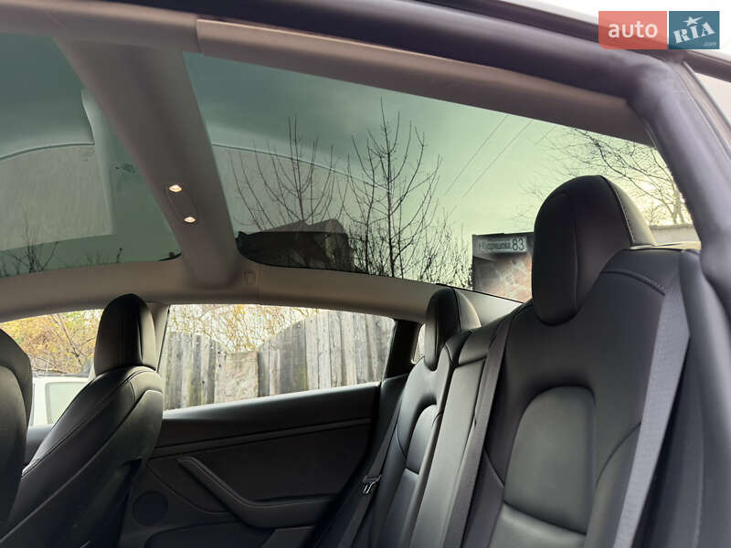 Седан Tesla Model 3 2022 в Киеве