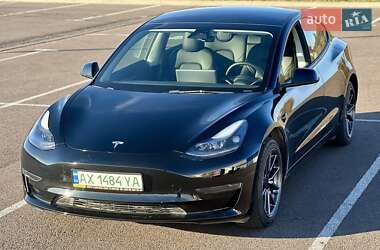 Седан Tesla Model 3 2022 в Ровно