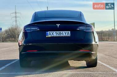 Седан Tesla Model 3 2022 в Ровно